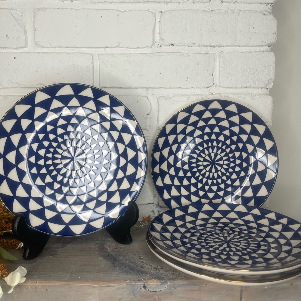 Set of 4 Navy & White 8” Medallion Salad Plates